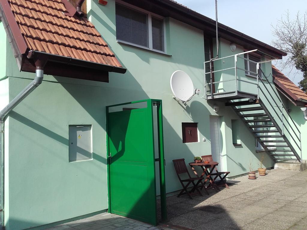 VeltrusyApartman Koiアパートメント エクステリア 写真